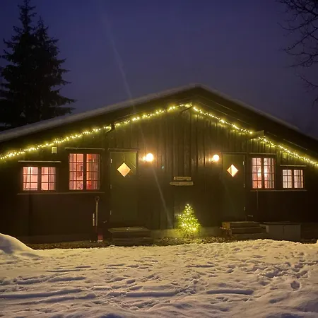 Newly Renovated Near Al Center, Mountains &