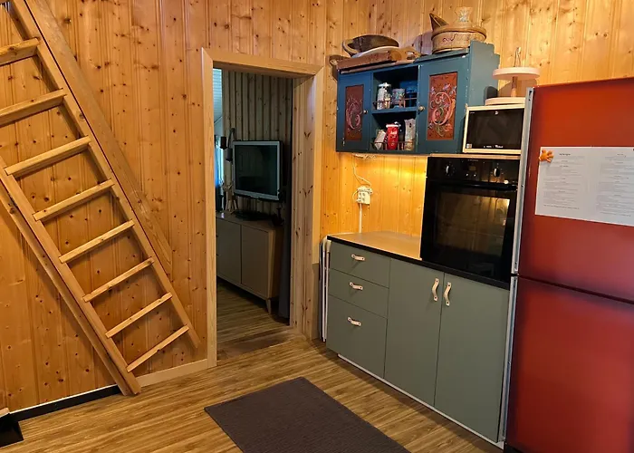 Newly Renovated Near Al Center, Mountains & Liagardane