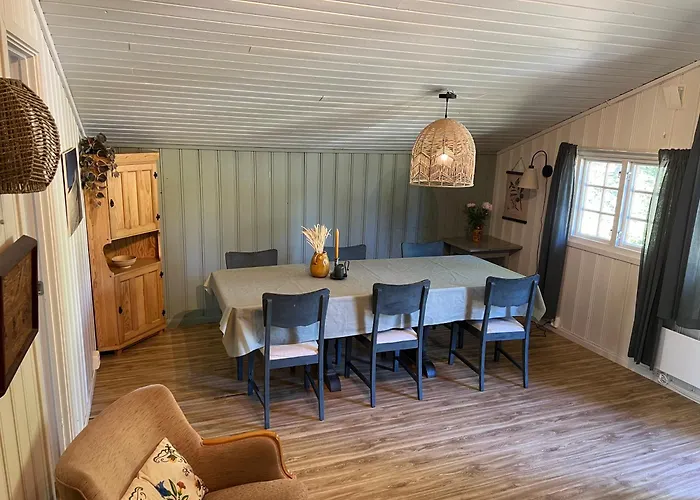 Newly Renovated Near Al Center, Mountains & *