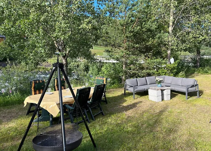 Newly Renovated Near Al Center, Mountains &