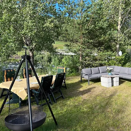 Newly Renovated Near Al Center, Mountains &